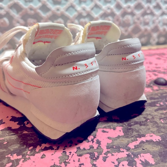 NIKE Women’s Daybreak Type 'White Hyper Crimson' tennis shoes Sz 7 - Picture 8 of 12